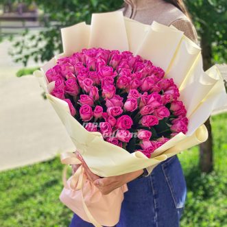 Букет из 81 розовой кенийской розы